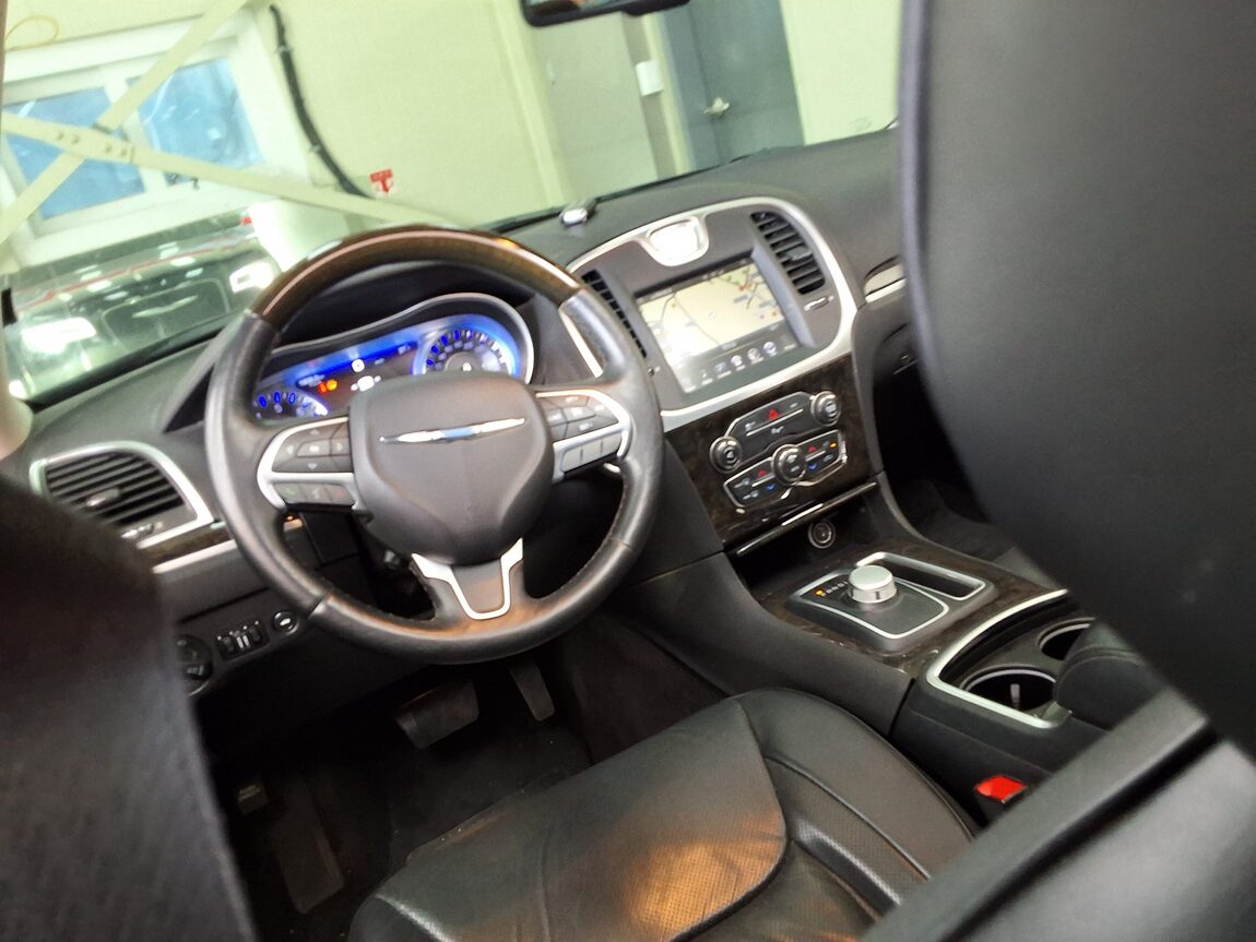 CHRYSLER 300C (2ND GEN) 3.6 2016 - zdjęcie 12