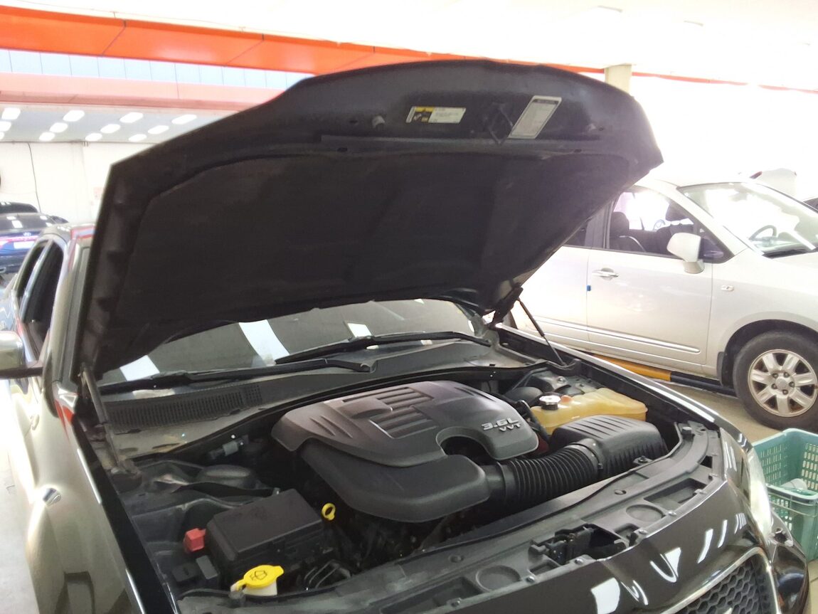 CHRYSLER 300C (2ND GEN) 3.6 2016 - zdjęcie 18