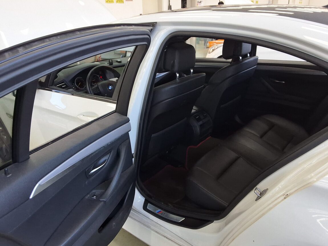 BMW 5 SERIES (6TH GEN) 520d M SPORT 2013 - zdjęcie 12