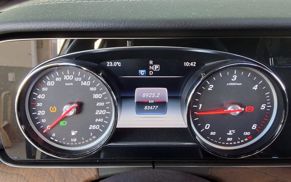 MERCEDES-BENZ E-CLASS (5TH GEN) E220d 4MATIC EXCLUSIVE 2017 - zdjęcie 9