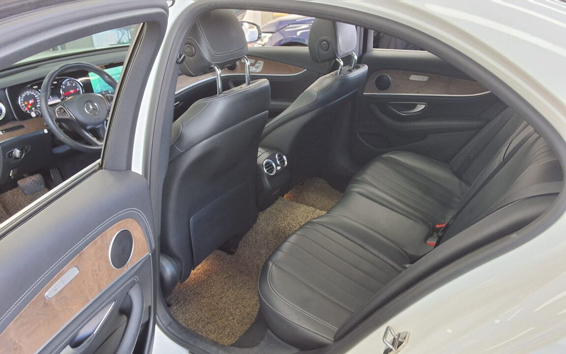MERCEDES-BENZ E-CLASS (5TH GEN) E220d 4MATIC EXCLUSIVE 2017 - zdjęcie 12