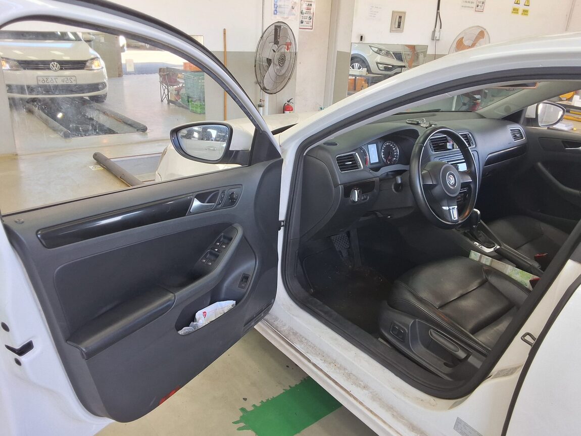 VOLKSWAGEN JETTA (6TH GEN) 2.0 TDI 2012 - zdjęcie 10