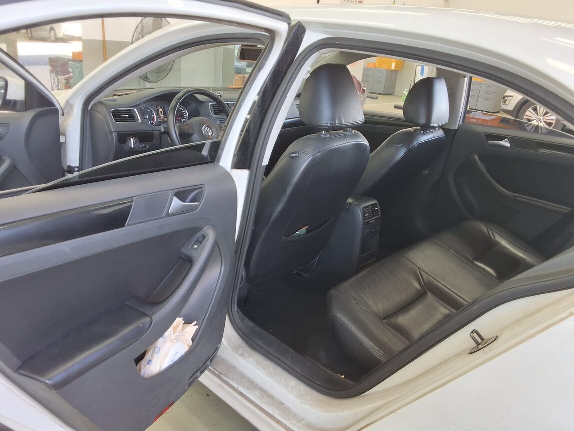 VOLKSWAGEN JETTA (6TH GEN) 2.0 TDI 2012 - zdjęcie 12