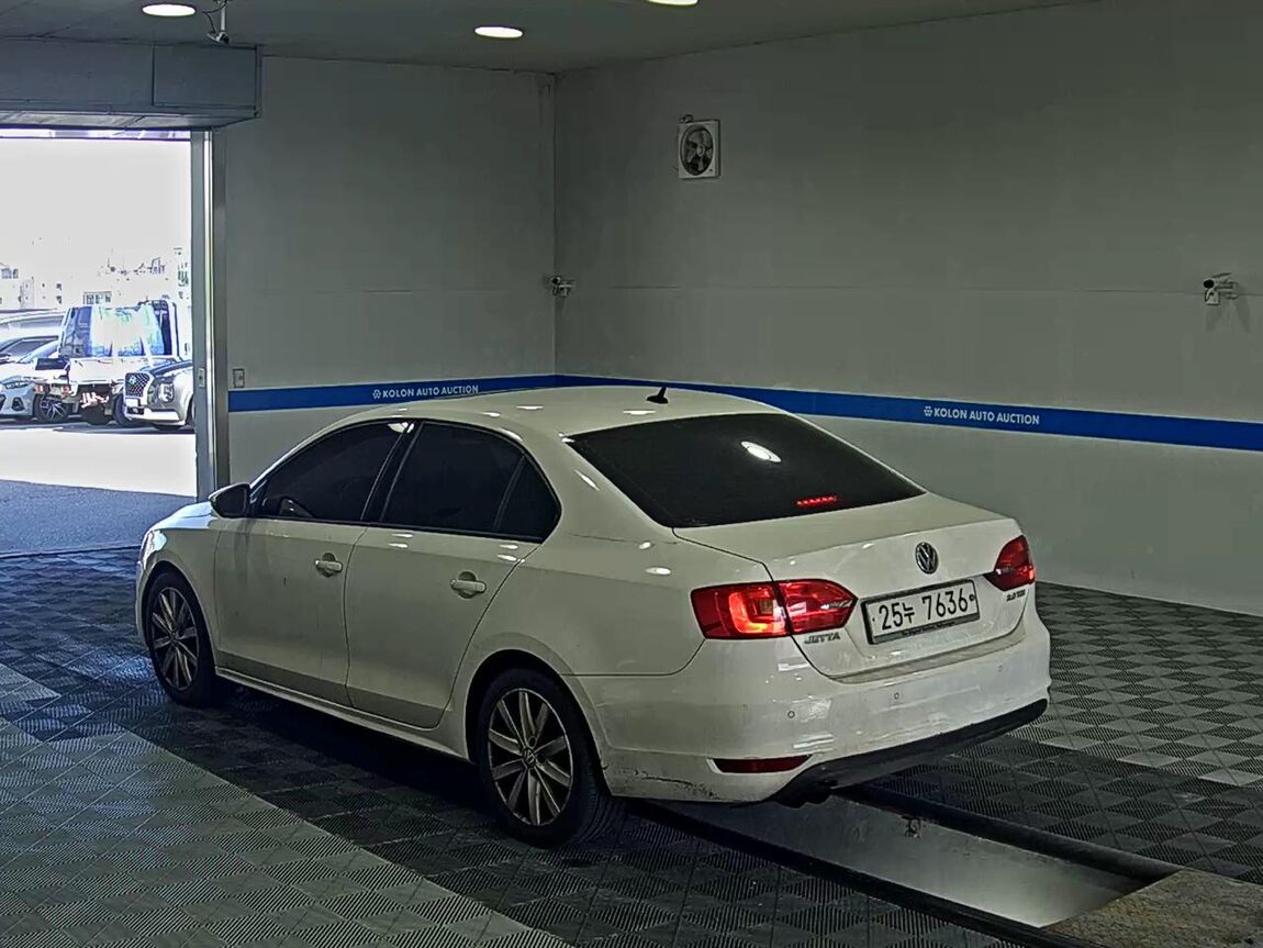 VOLKSWAGEN JETTA (6TH GEN) 2.0 TDI 2012 - zdjęcie 6
