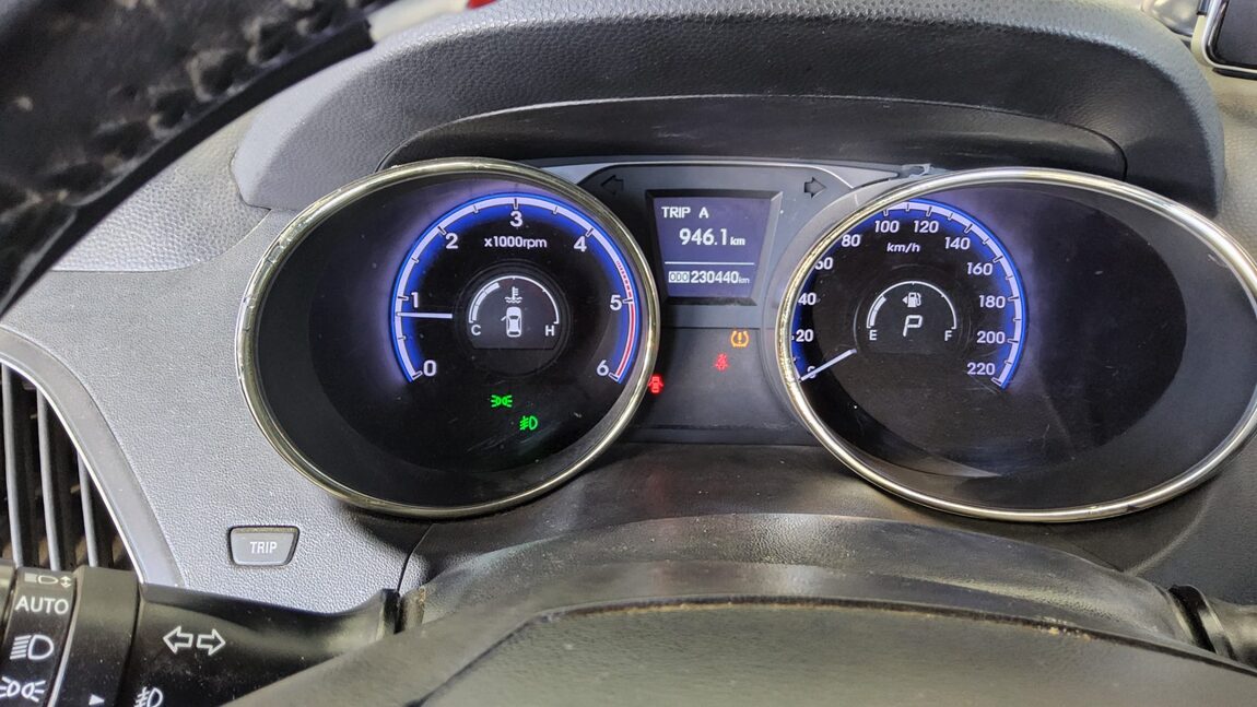 HYUNDAI TUCSON ix DIESEL R20 2WD LX20 PREMIER 2011 - zdjęcie 9