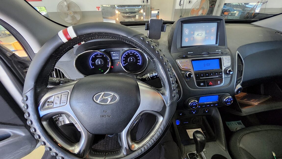HYUNDAI TUCSON ix DIESEL R20 2WD LX20 PREMIER 2011 - zdjęcie 18