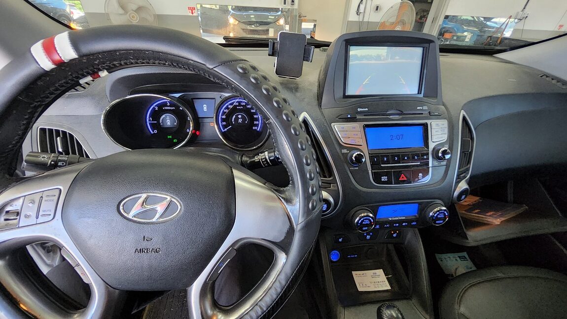 HYUNDAI TUCSON ix DIESEL R20 2WD LX20 PREMIER 2011 - zdjęcie 19