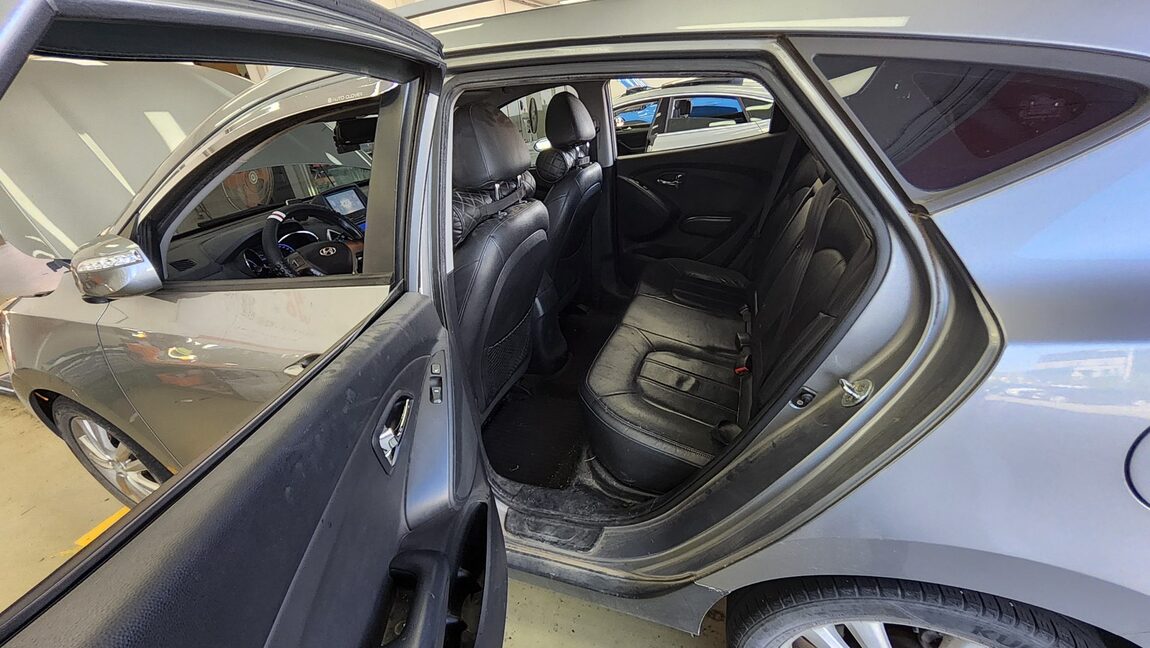 HYUNDAI TUCSON ix DIESEL R20 2WD LX20 PREMIER 2011 - zdjęcie 12