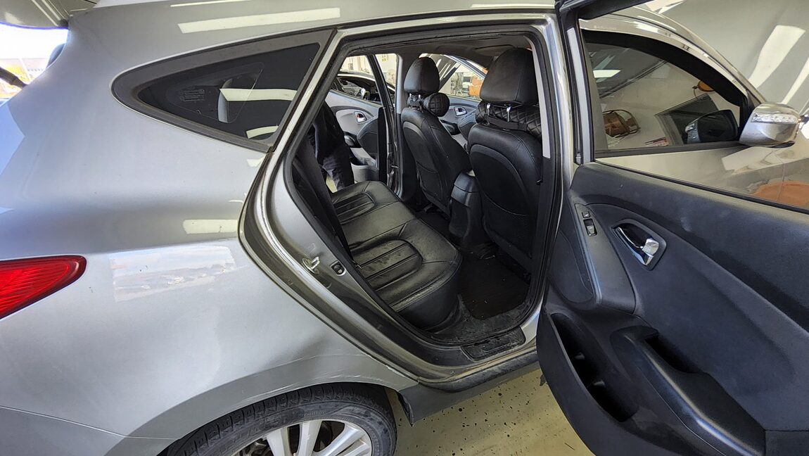 HYUNDAI TUCSON ix DIESEL R20 2WD LX20 PREMIER 2011 - zdjęcie 13