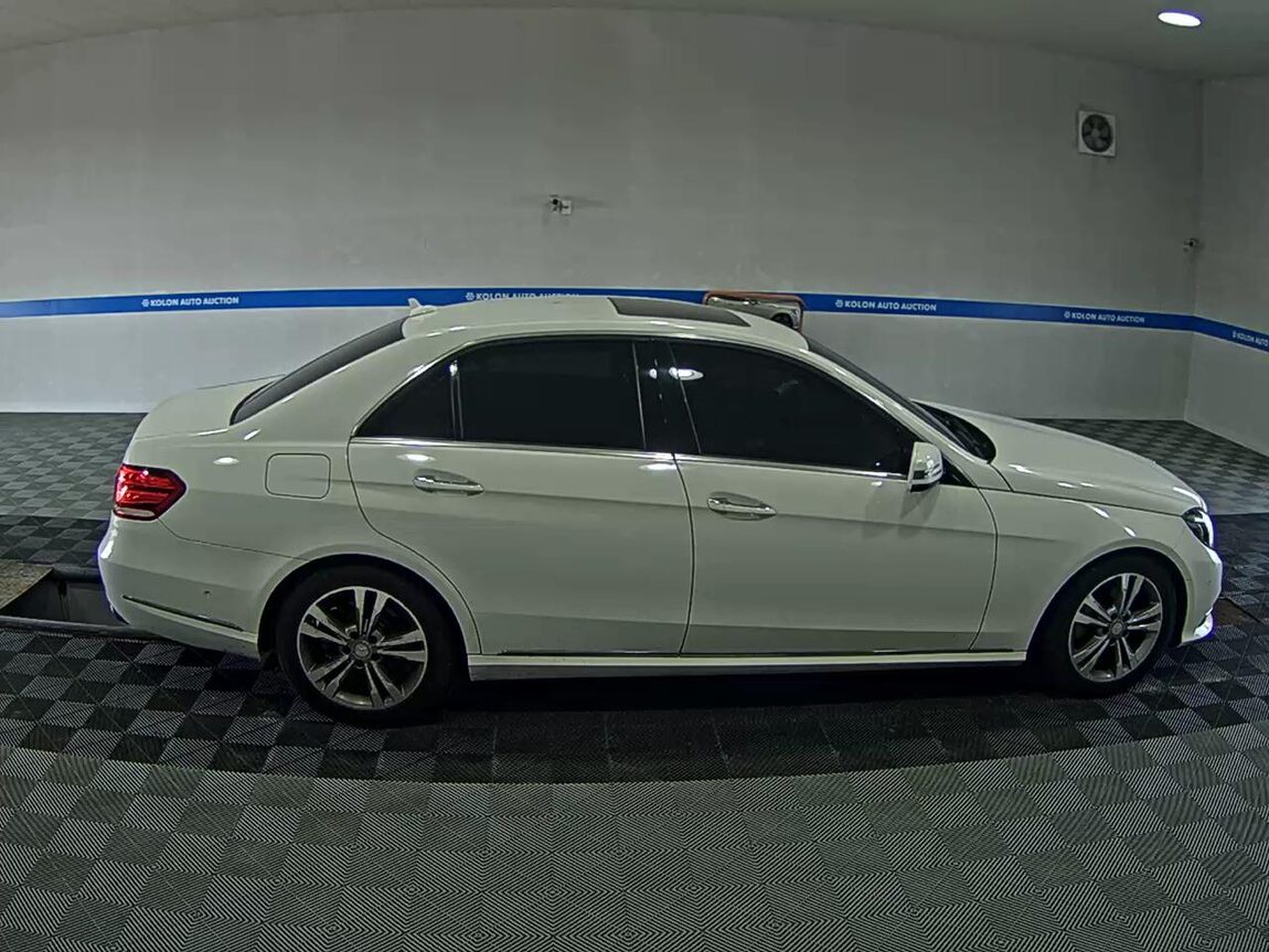 MERCEDES-BENZ E-CLASS (4TH GEN) E220 CDI BLUETEC AVANTGARDE 2016 - zdjęcie 4