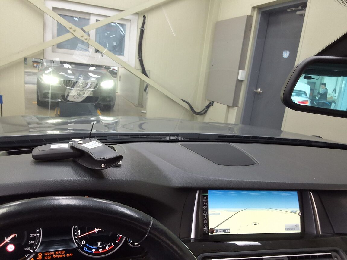 BMW 5 SERIES (6TH GEN) 528i xDRIVE M AERODYNAMIC 2016 - zdjęcie 25