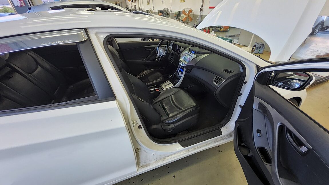 HYUNDAI AVANTE MD M16 GDi LUXURY 2012 - zdjęcie 14