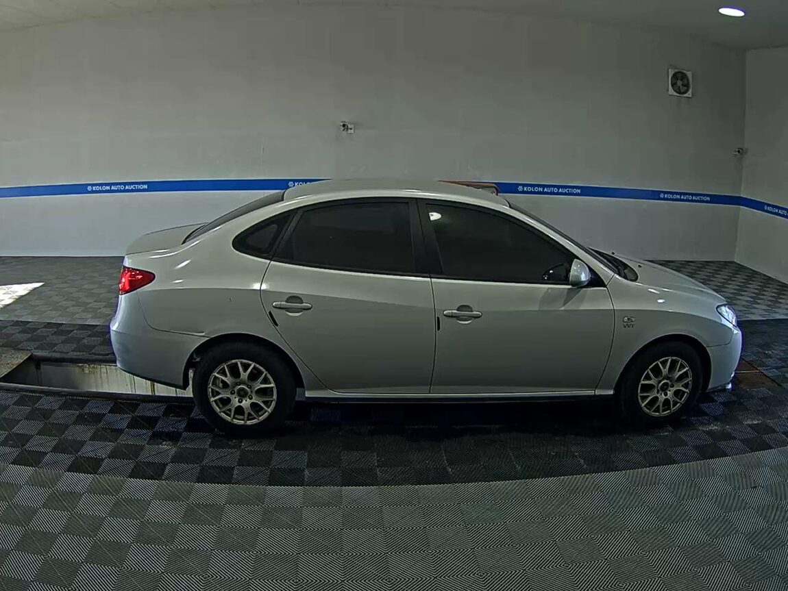 HYUNDAI AVANTE HD 1.6 VVT E16 DELUXE 2010 - zdjęcie 4