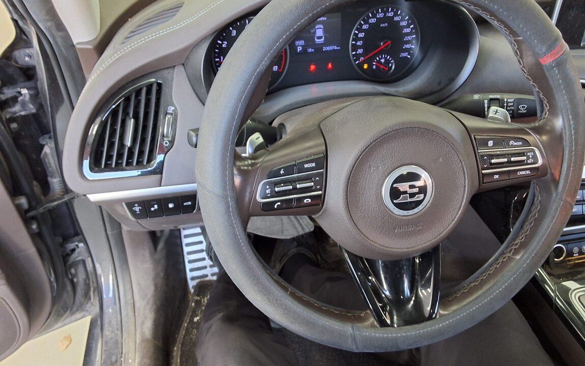 KIA STINGER 2.0 TURBO PLATINUM 2018 - zdjęcie 17
