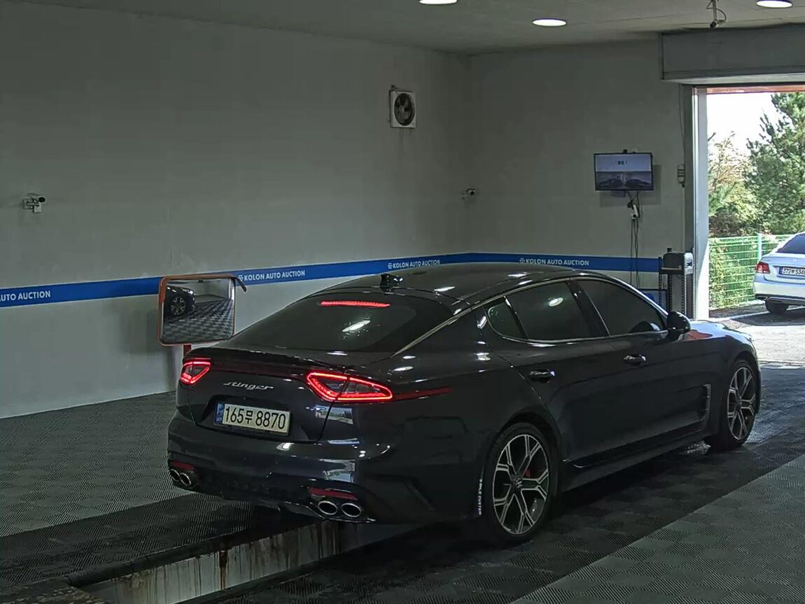 KIA STINGER 2.0 TURBO PLATINUM 2018 - zdjęcie 5