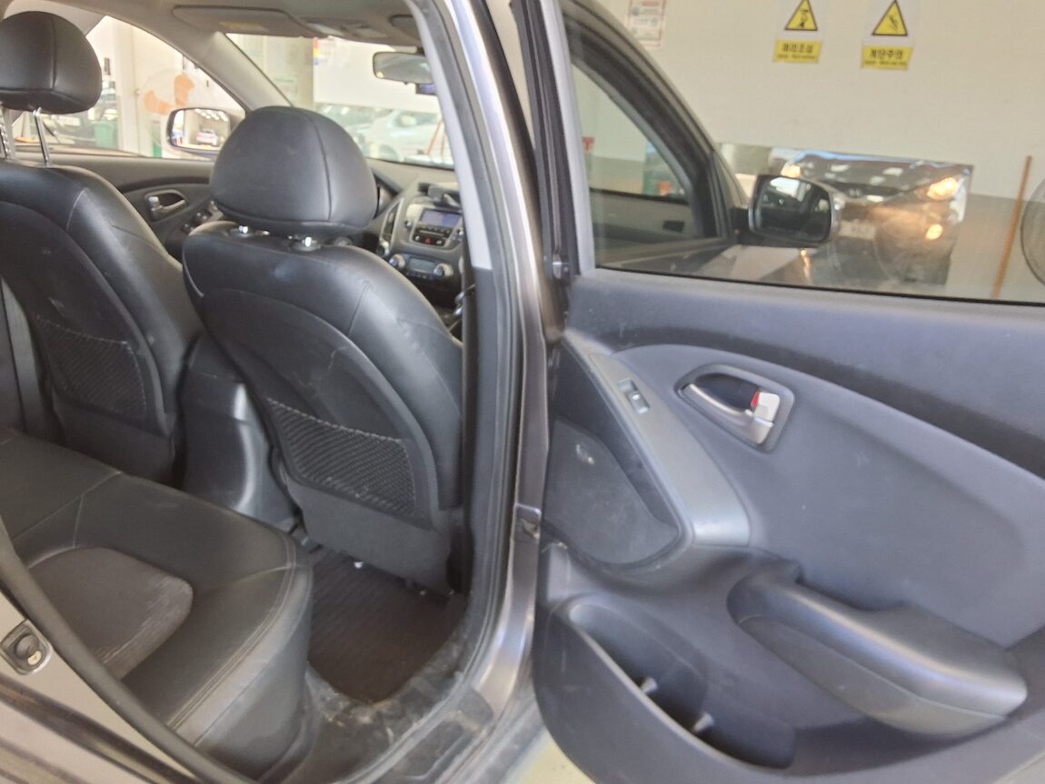 HYUNDAI TUCSON ix DIESEL R20 2WD LX20 LUXURY 2010 - zdjęcie 13