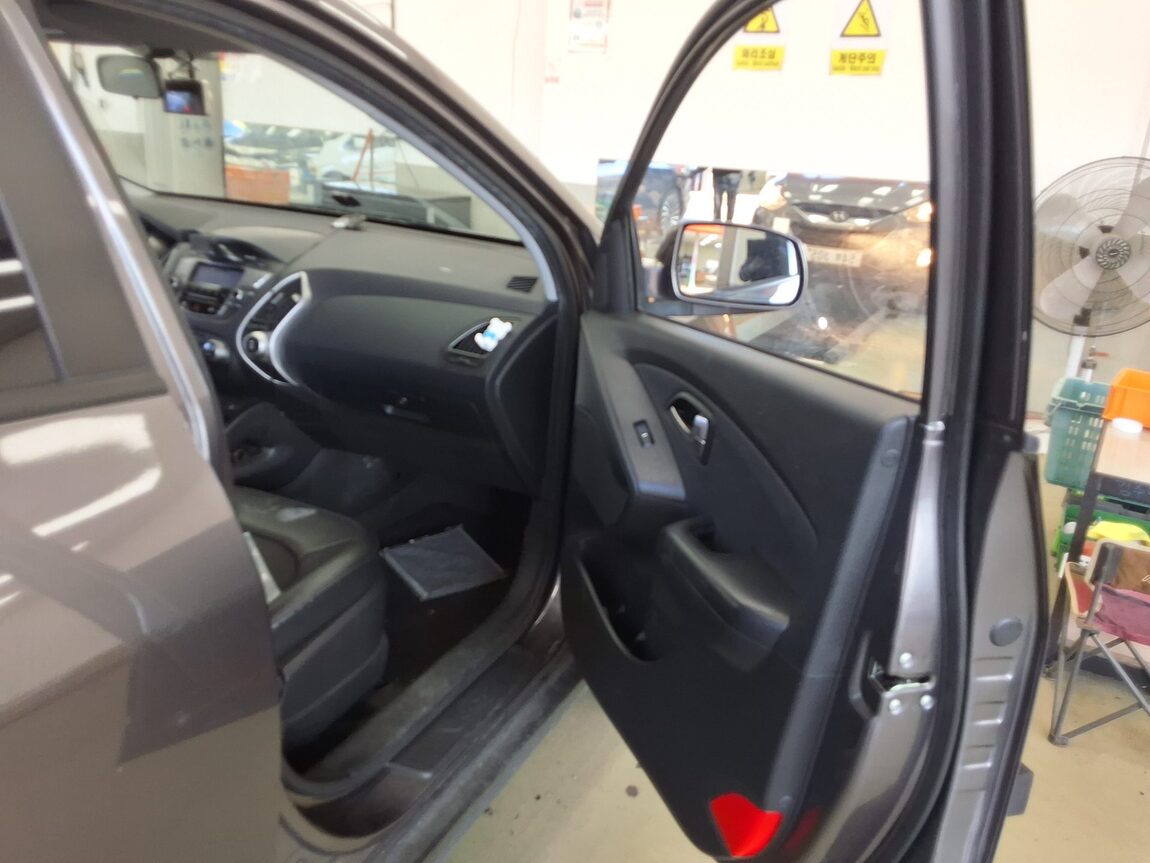 HYUNDAI TUCSON ix DIESEL R20 2WD LX20 LUXURY 2010 - zdjęcie 14