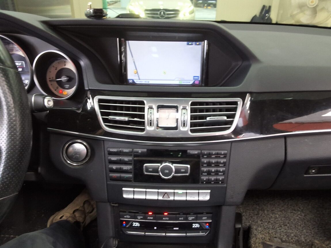 MERCEDES-BENZ E-CLASS (4TH GEN) E220 CDI BLUETEC AVANTGARDE 2015 - zdjęcie 24