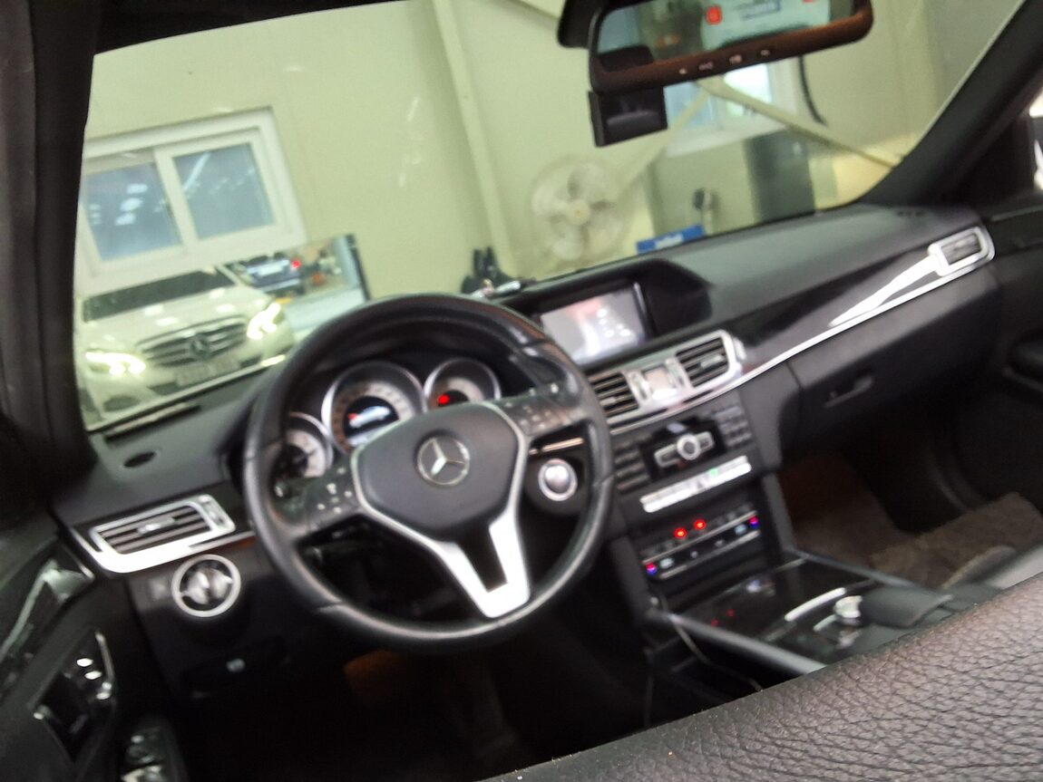 MERCEDES-BENZ E-CLASS (4TH GEN) E220 CDI BLUETEC AVANTGARDE 2015 - zdjęcie 12