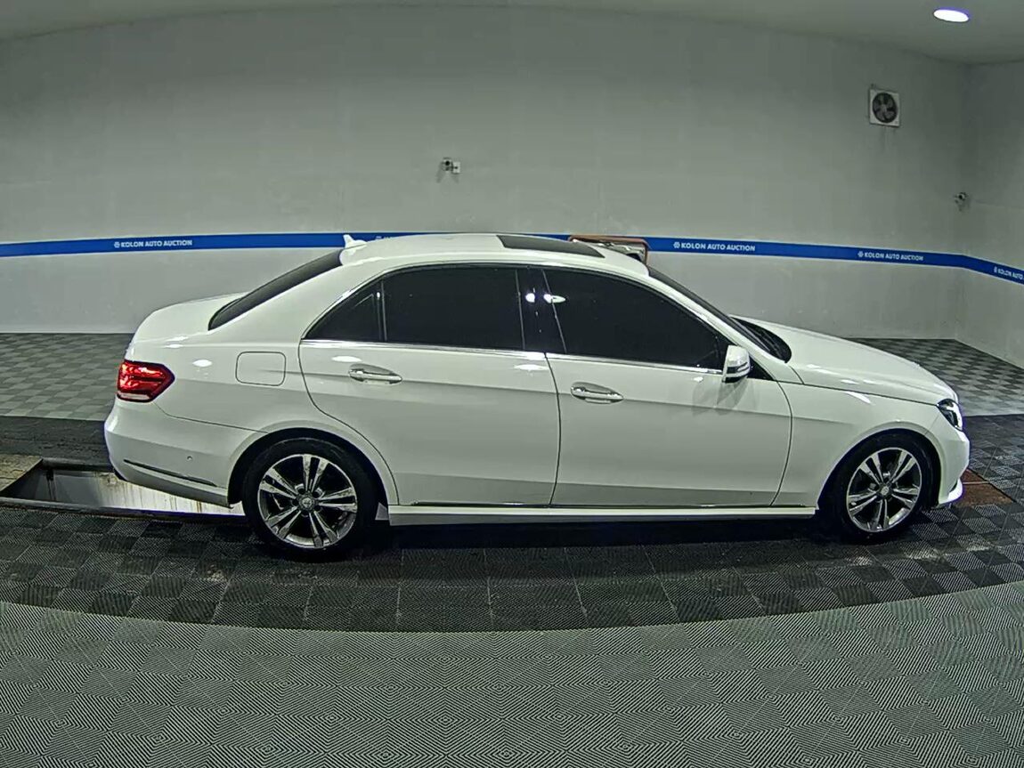 MERCEDES-BENZ E-CLASS (4TH GEN) E220 CDI BLUETEC AVANTGARDE 2015 - zdjęcie 4