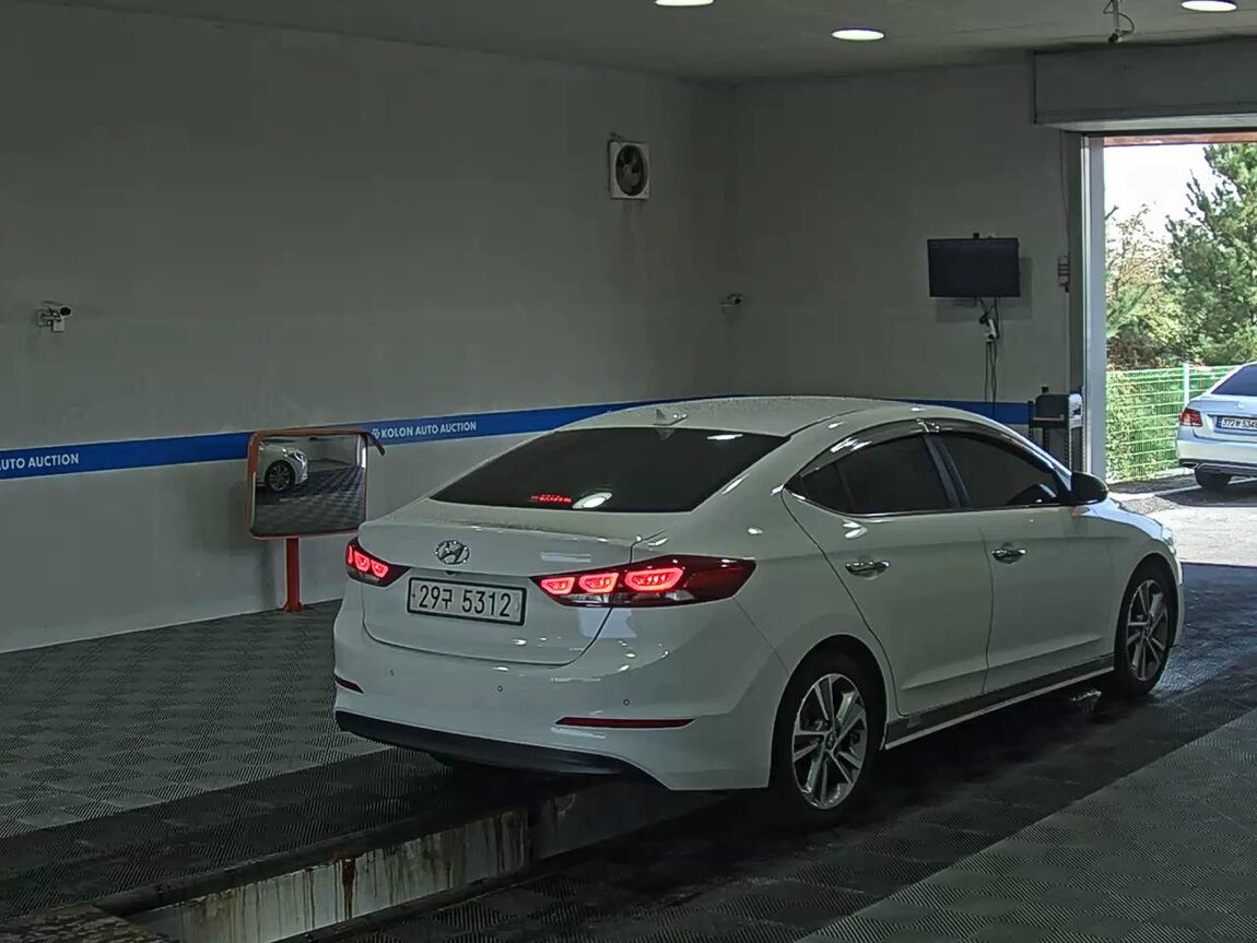 HYUNDAI AVANTE AD 1.6 GDi PREMIUM 2018 - zdjęcie 5
