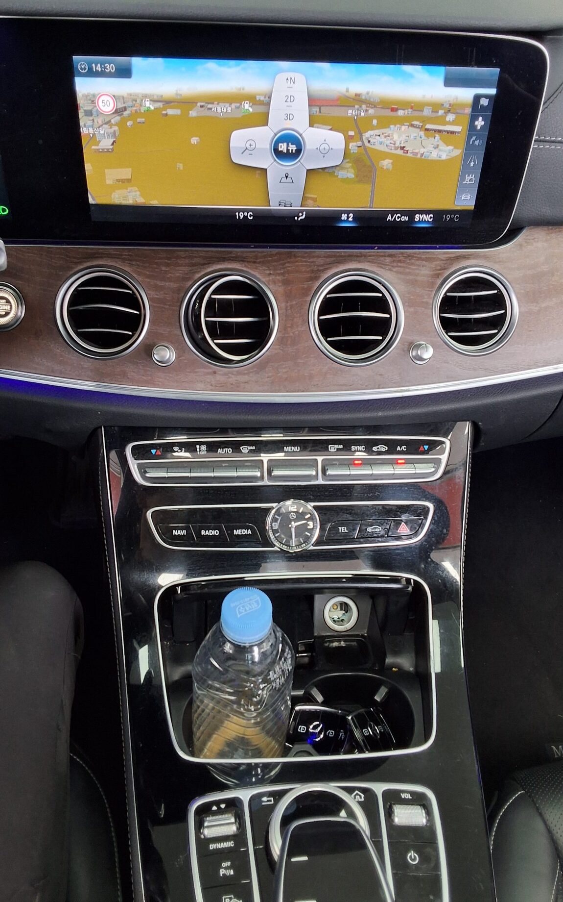 MERCEDES-BENZ E-CLASS (5TH GEN) E300 4MATIC EXCLUSIVE 2017 - zdjęcie 18