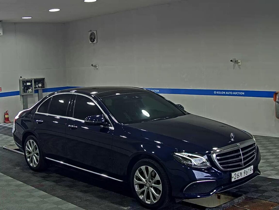 MERCEDES-BENZ E-CLASS (5TH GEN) E300 4MATIC EXCLUSIVE 2017 - zdjęcie 3