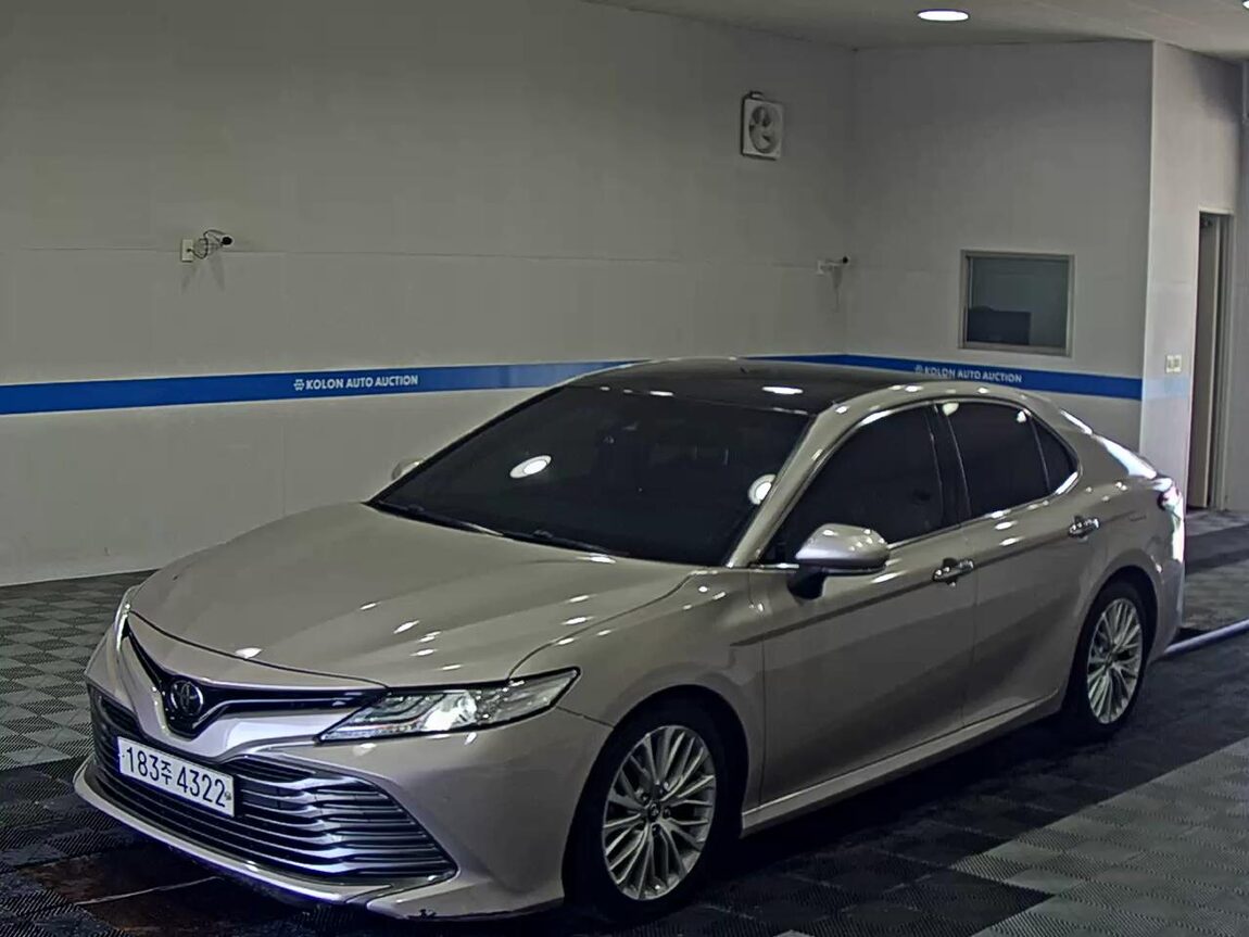 TOYOTA CAMRY (10TH GEN) 2.5 2018 - zdjęcie 2