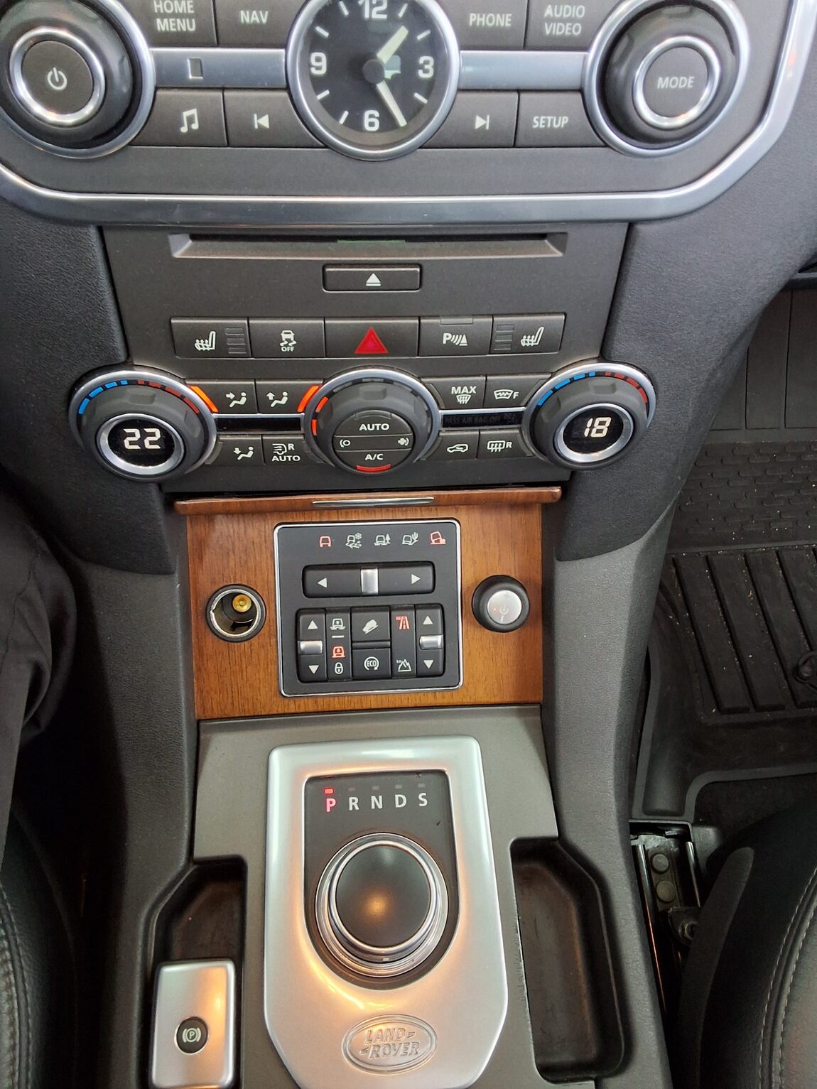 LAND ROVER DISCOVERY 4 3.0 SDV6 HSE 2015 - zdjęcie 19