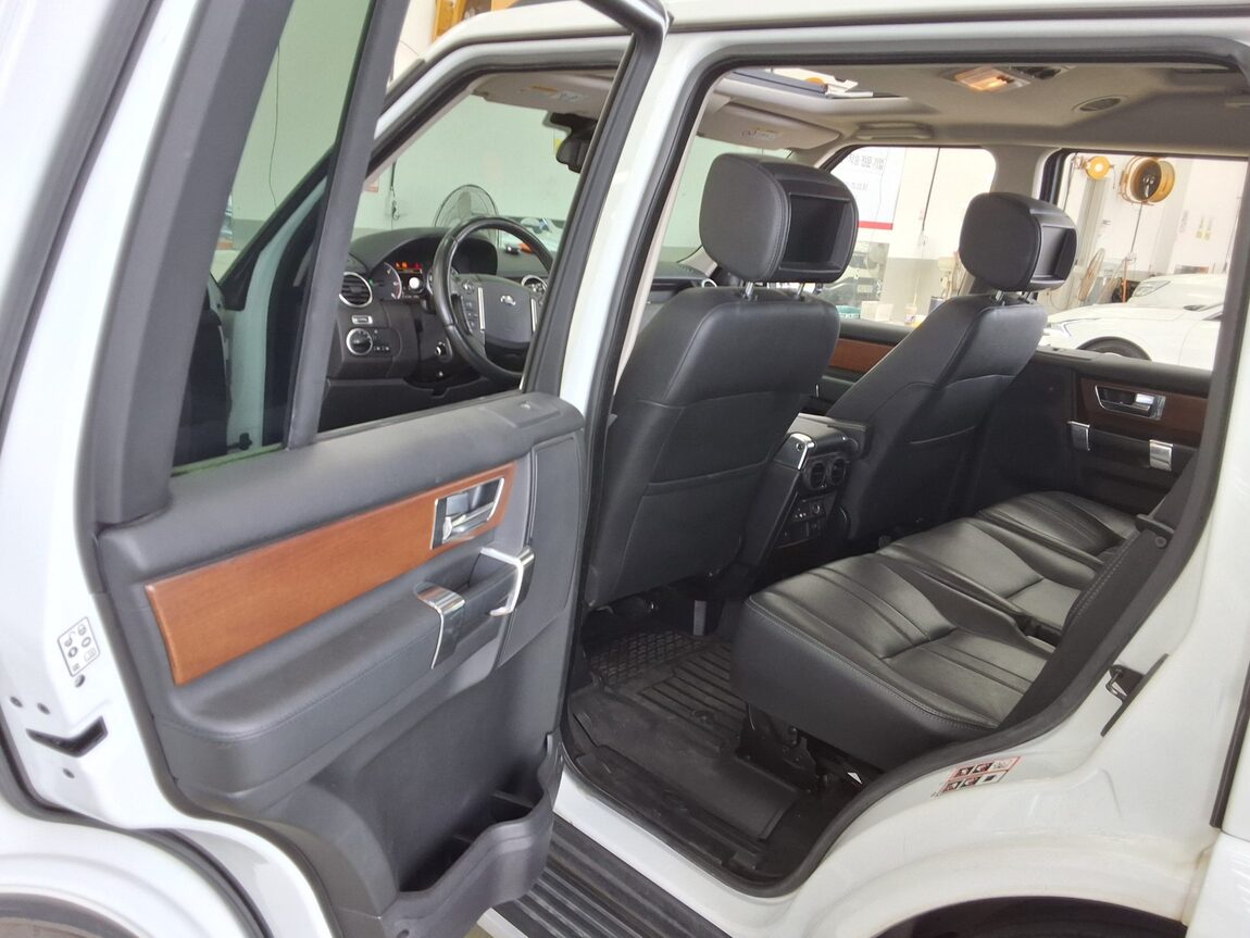 LAND ROVER DISCOVERY 4 3.0 SDV6 HSE 2015 - zdjęcie 12