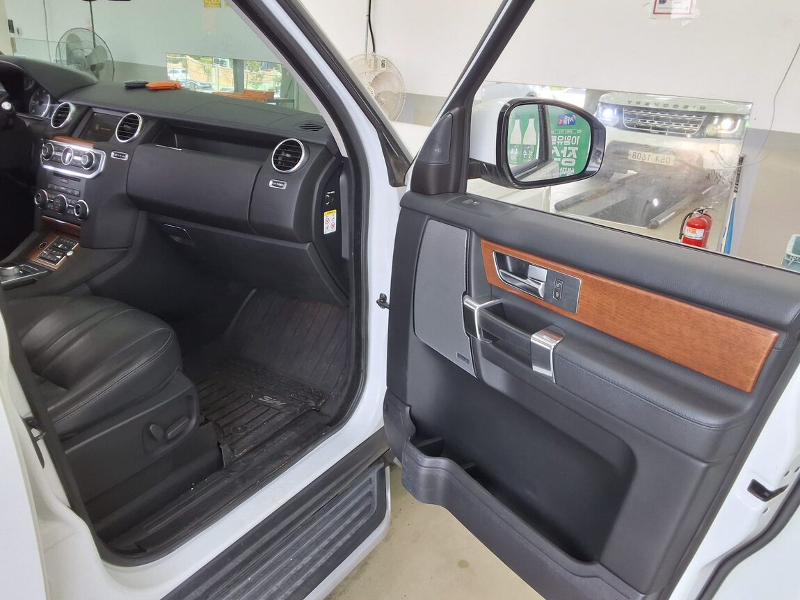 LAND ROVER DISCOVERY 4 3.0 SDV6 HSE 2015 - zdjęcie 14