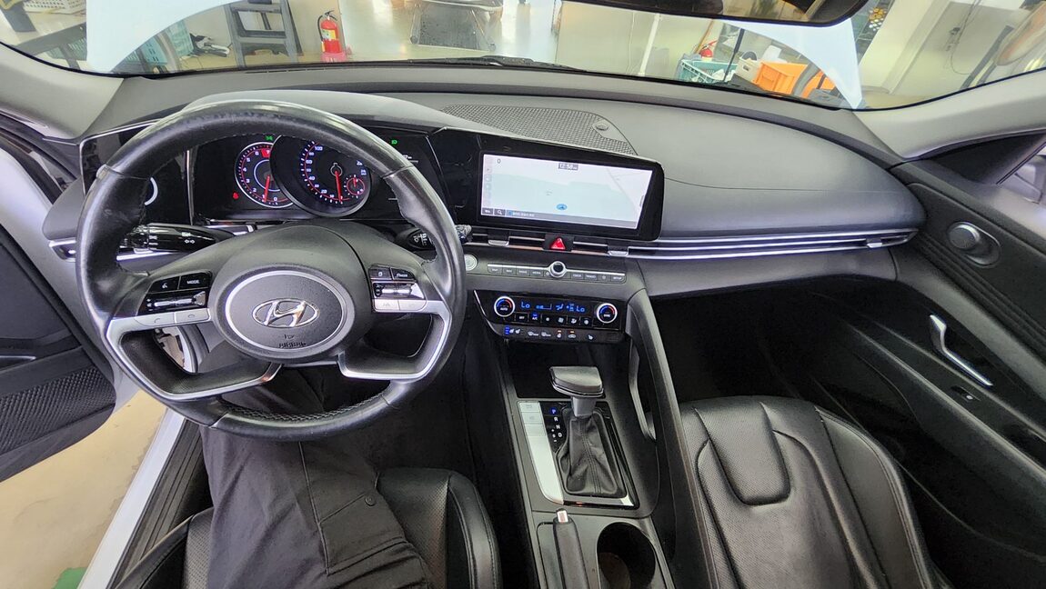 HYUNDAI AVANTE (CN7) 1.6 GASOLINE MODERN 2021 - zdjęcie 11