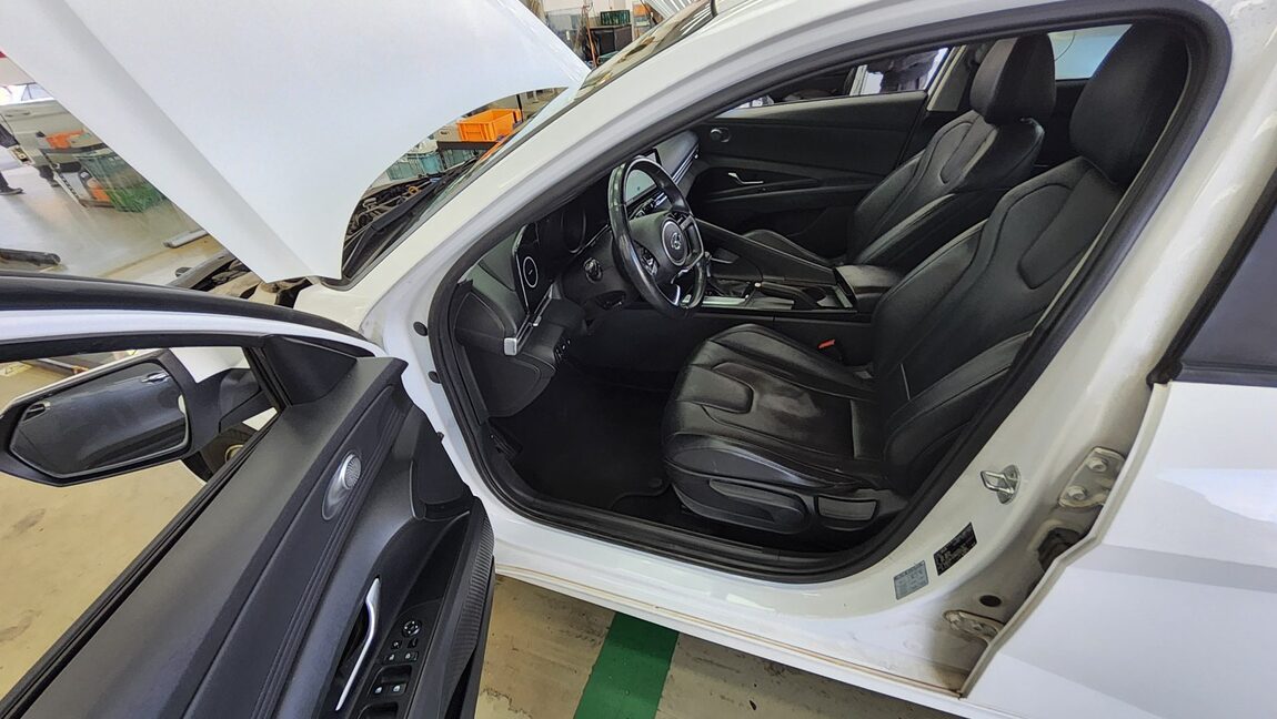 HYUNDAI AVANTE (CN7) 1.6 GASOLINE MODERN 2021 - zdjęcie 10