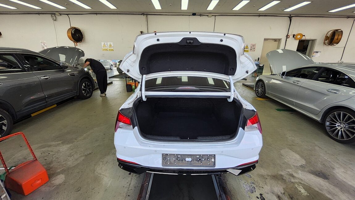 HYUNDAI AVANTE (CN7) 1.6 GASOLINE MODERN 2021 - zdjęcie 15