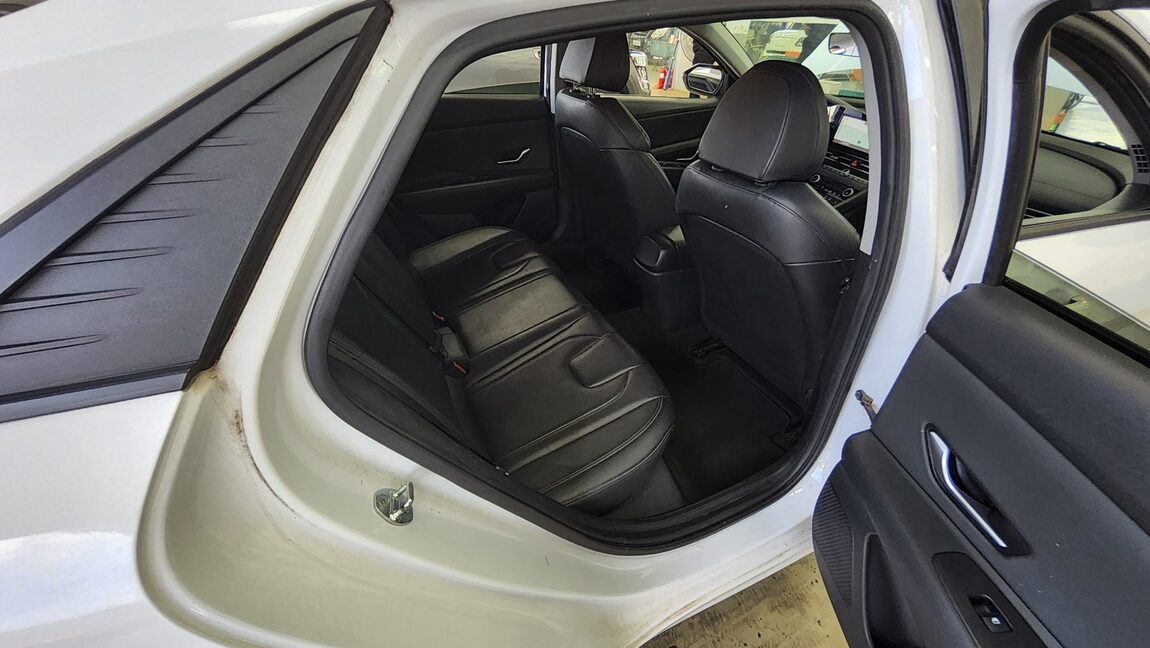 HYUNDAI AVANTE (CN7) 1.6 GASOLINE MODERN 2021 - zdjęcie 13