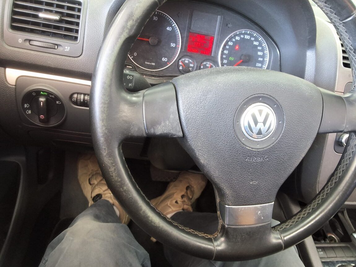 VOLKSWAGEN GOLF (5TH GEN) 2.0 TDI 2009 - zdjęcie 23