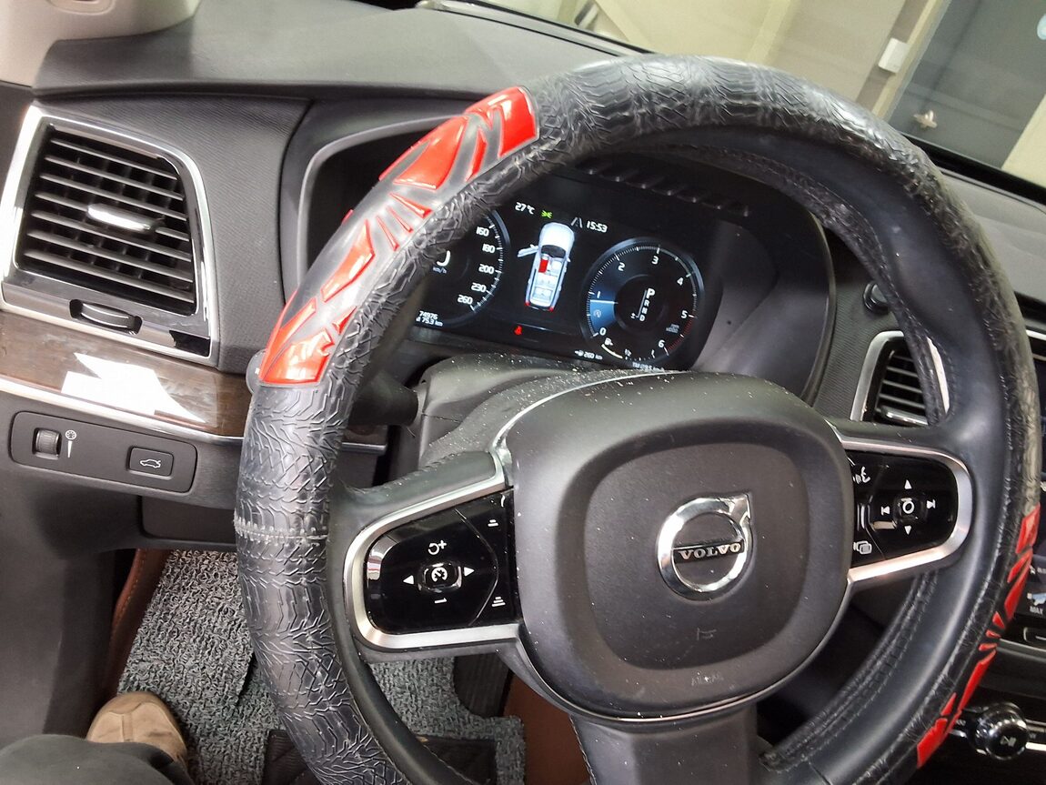 VOLVO XC90 (2ND GEN) D5 AWD MOMENTUM 2017 - zdjęcie 23