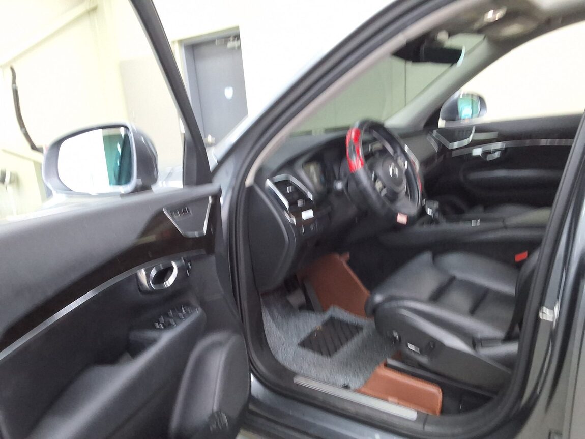 VOLVO XC90 (2ND GEN) D5 AWD MOMENTUM 2017 - zdjęcie 11