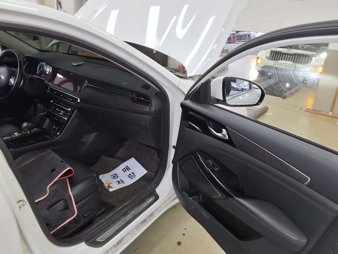 KIA K7 PREMIER 3.0 LPi GENERAL NOBLESSE 2020 - zdjęcie 14
