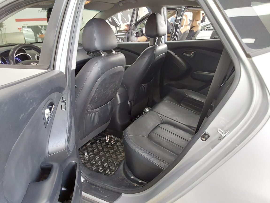 HYUNDAI TUCSON ix DIESEL R20 2WD LX20 SMART PACK 2012 - zdjęcie 12