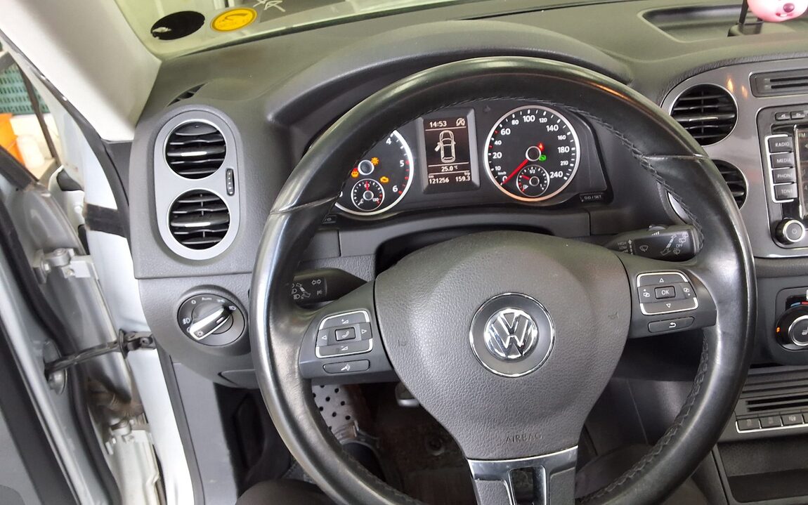 VOLKSWAGEN TIGUAN 2.0 TDI BLUEMOTION PREMIUM 2013 - zdjęcie 17
