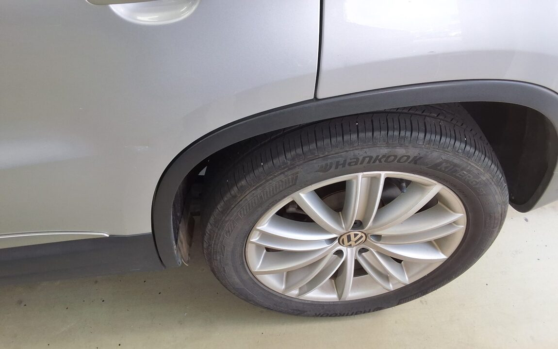VOLKSWAGEN TIGUAN 2.0 TDI BLUEMOTION PREMIUM 2013 - zdjęcie 25