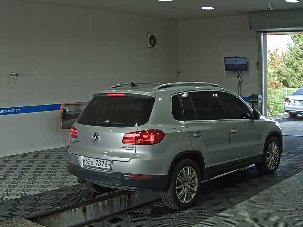 VOLKSWAGEN TIGUAN 2.0 TDI BLUEMOTION PREMIUM 2013 - zdjęcie 5