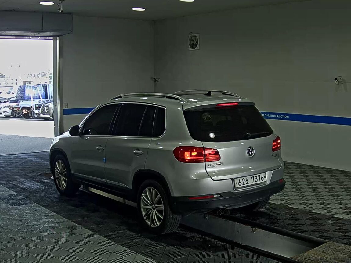 VOLKSWAGEN TIGUAN 2.0 TDI BLUEMOTION PREMIUM 2013 - zdjęcie 6