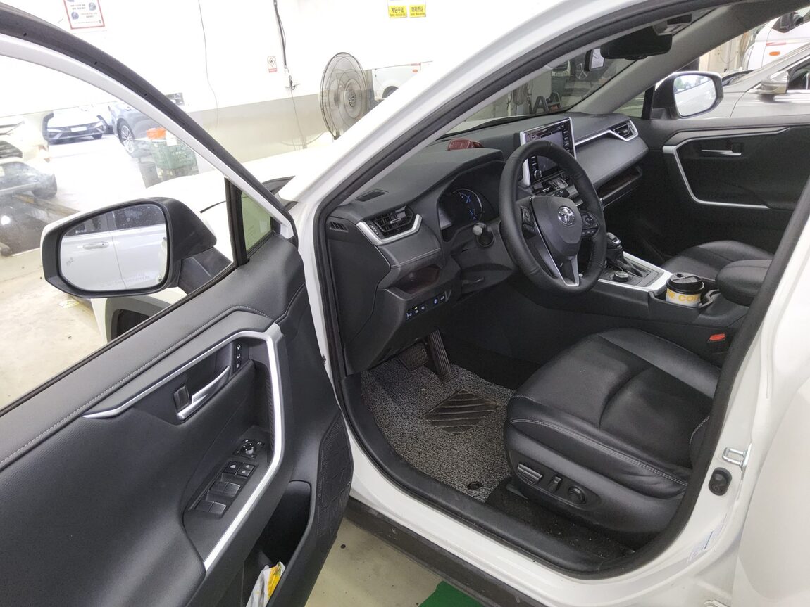 TOYOTA RAV4 (5TH GEN) 2.5 AWD HYBRID 2019 - zdjęcie 10