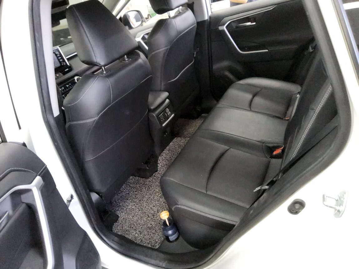 TOYOTA RAV4 (5TH GEN) 2.5 AWD HYBRID 2019 - zdjęcie 12