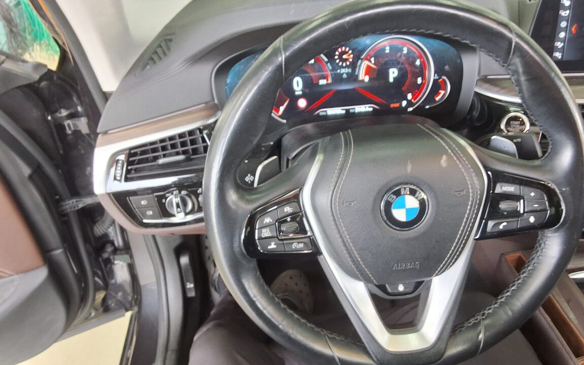 BMW 5 SERIES (7TH GEN) 520d LUXURY LINE PLUS 2018 - zdjęcie 17