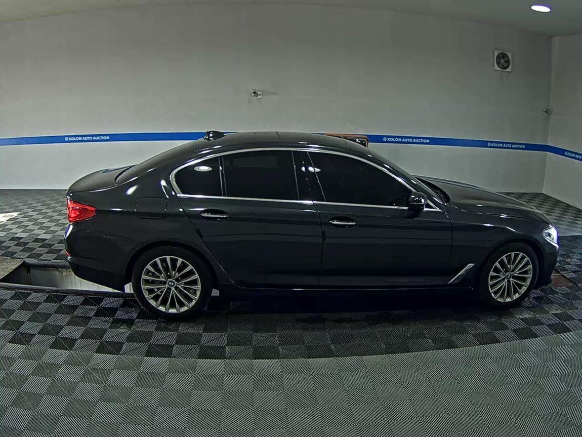 BMW 5 SERIES (7TH GEN) 520d LUXURY LINE PLUS 2018 - zdjęcie 4