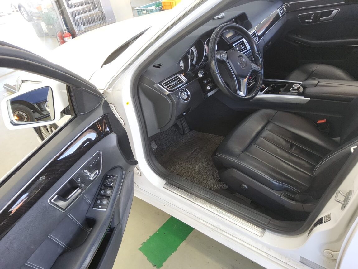 MERCEDES-BENZ E-CLASS (4TH GEN) E220 CDI AVANTGARDE 2016 - zdjęcie 10