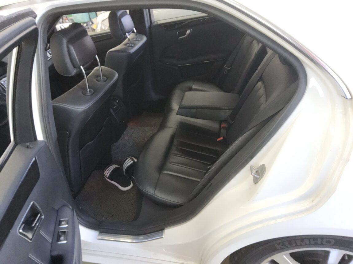 MERCEDES-BENZ E-CLASS (4TH GEN) E220 CDI AVANTGARDE 2016 - zdjęcie 12